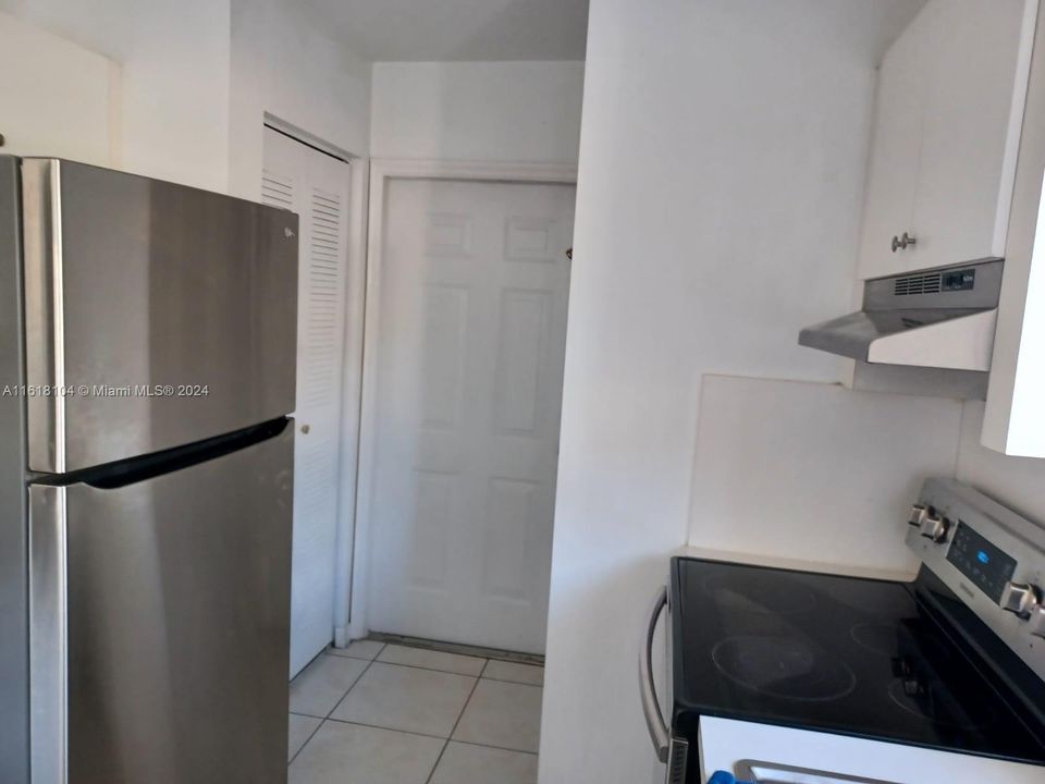 For Rent: $2,400 (3 beds, 2 baths, 1065 Square Feet)