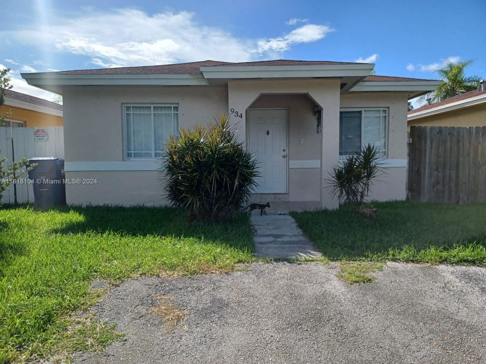 For Rent: $2,400 (3 beds, 2 baths, 1065 Square Feet)