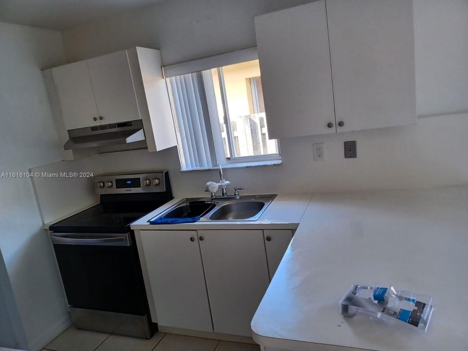 For Rent: $2,200 (3 beds, 2 baths, 1065 Square Feet)