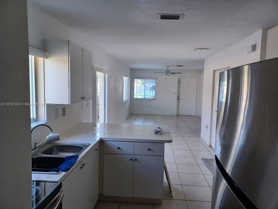 For Rent: $2,400 (3 beds, 2 baths, 1065 Square Feet)