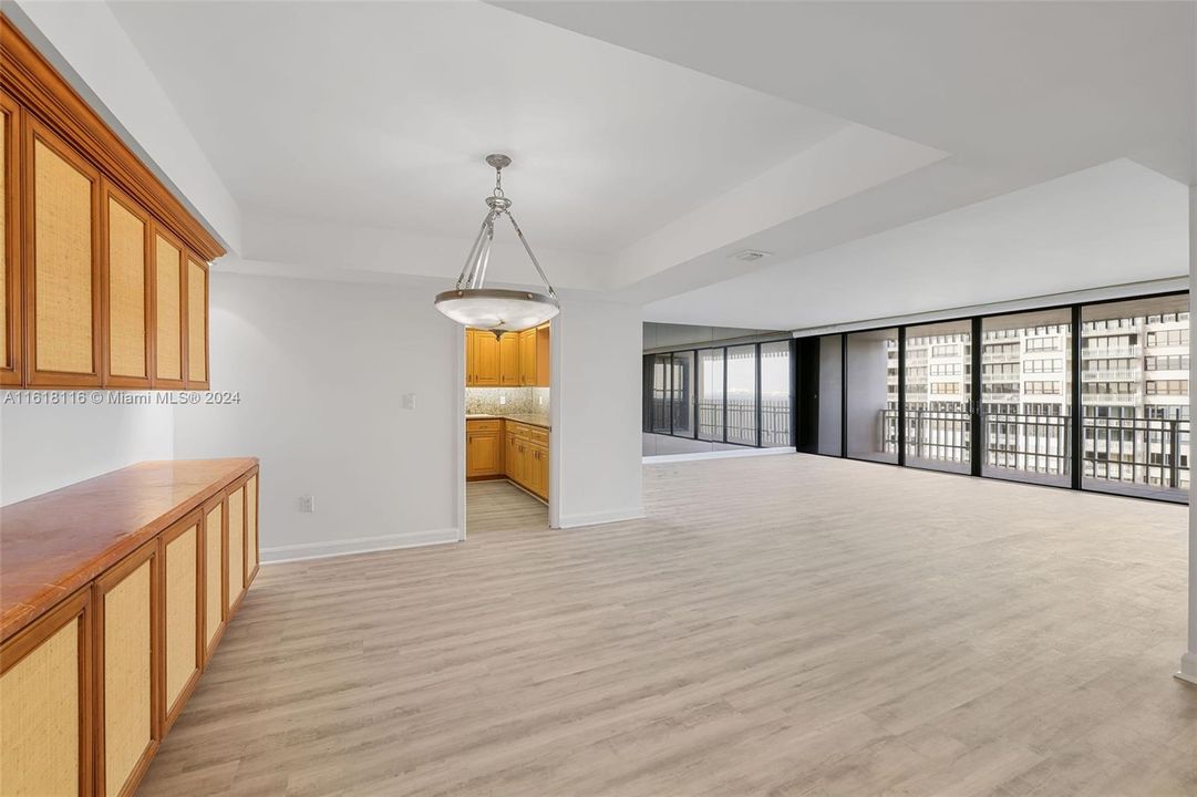 Active With Contract: $7,450 (2 beds, 2 baths, 1882 Square Feet)