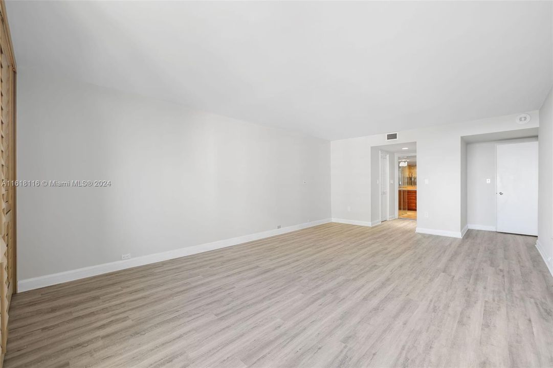 Active With Contract: $7,450 (2 beds, 2 baths, 1882 Square Feet)