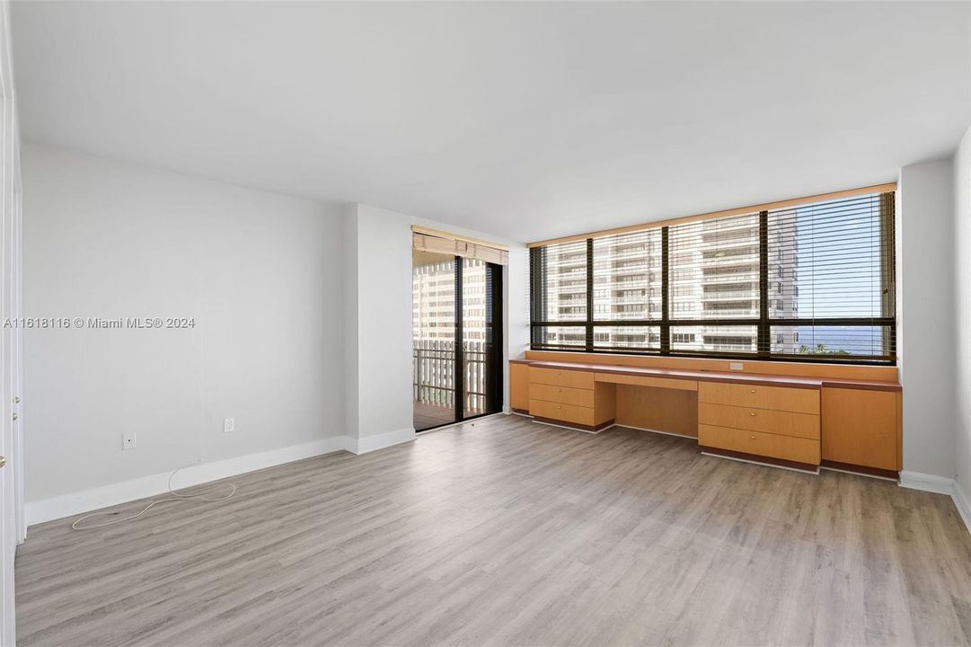 Active With Contract: $7,450 (2 beds, 2 baths, 1882 Square Feet)