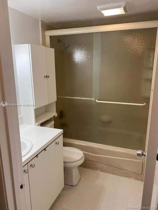 For Rent: $1,800 (1 beds, 1 baths, 660 Square Feet)