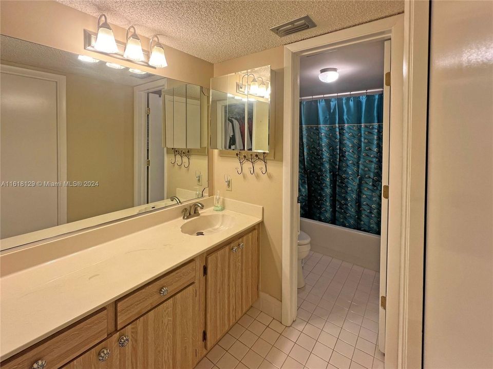 For Sale: $219,900 (2 beds, 2 baths, 1350 Square Feet)