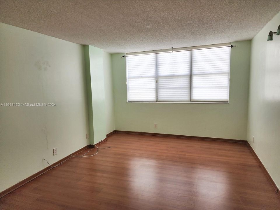 For Rent: $2,450 (2 beds, 2 baths, 1145 Square Feet)