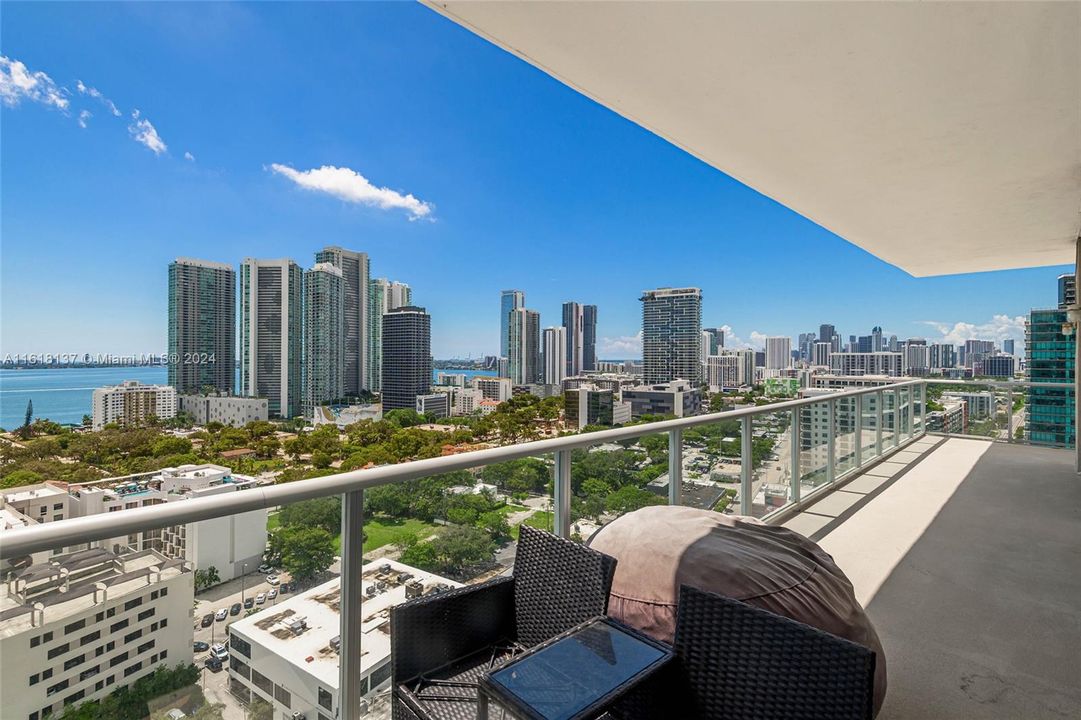 For Sale: $849,000 (2 beds, 2 baths, 1181 Square Feet)