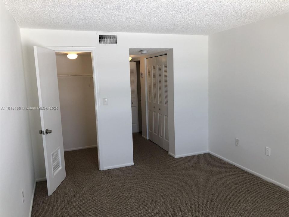 For Rent: $1,650 (1 beds, 1 baths, 815 Square Feet)