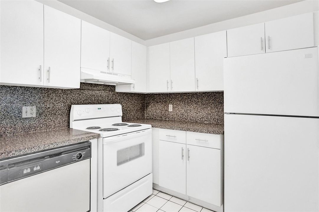 For Rent: $1,650 (1 beds, 1 baths, 815 Square Feet)