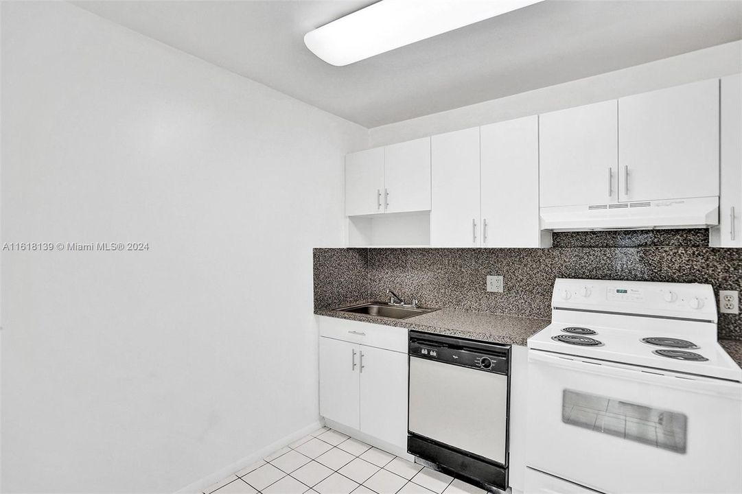 For Rent: $1,650 (1 beds, 1 baths, 815 Square Feet)