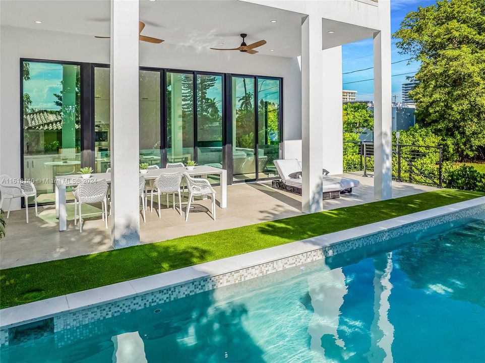 Vendido Recientemente: $4,585,000 (6 camas, 6 baños, 3808 Pies cuadrados)