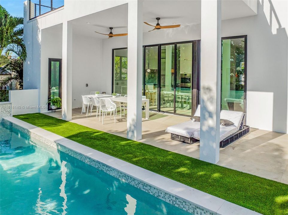 Vendido Recientemente: $4,585,000 (6 camas, 6 baños, 3808 Pies cuadrados)