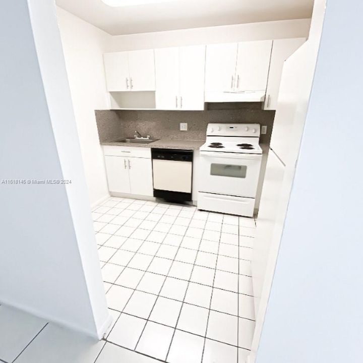 For Rent: $1,650 (1 beds, 1 baths, 817 Square Feet)