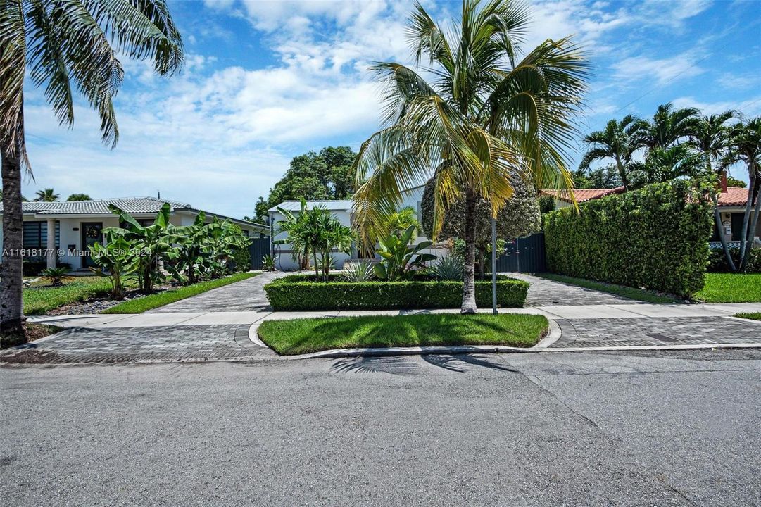 For Sale: $1,450,000 (3 beds, 3 baths, 1797 Square Feet)