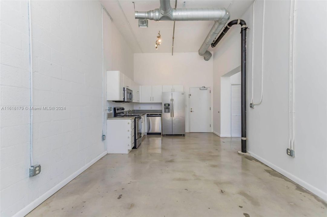 For Rent: $2,399 (1 beds, 1 baths, 643 Square Feet)