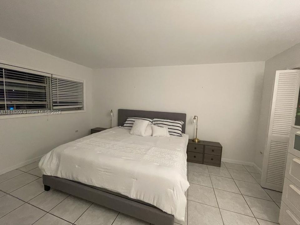 Active With Contract: $3,200 (2 beds, 2 baths, 940 Square Feet)