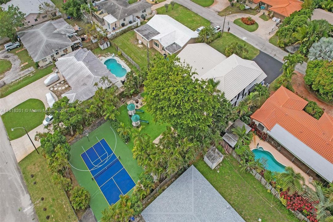 En Venta: $1,999,000 (6 camas, 4 baños, 3612 Pies cuadrados)