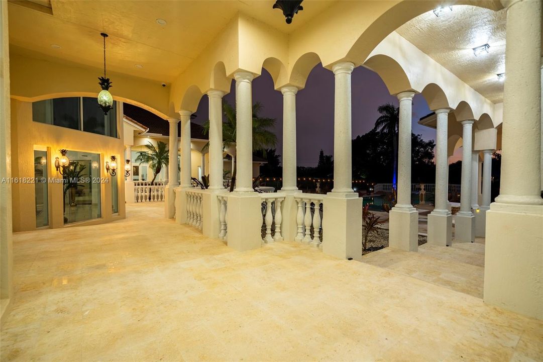 For Sale: $7,295,000 (10 beds, 9 baths, 14294 Square Feet)