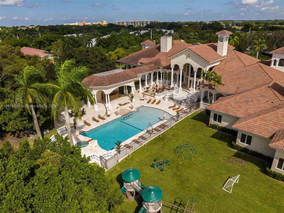 For Sale: $7,295,000 (10 beds, 9 baths, 14294 Square Feet)