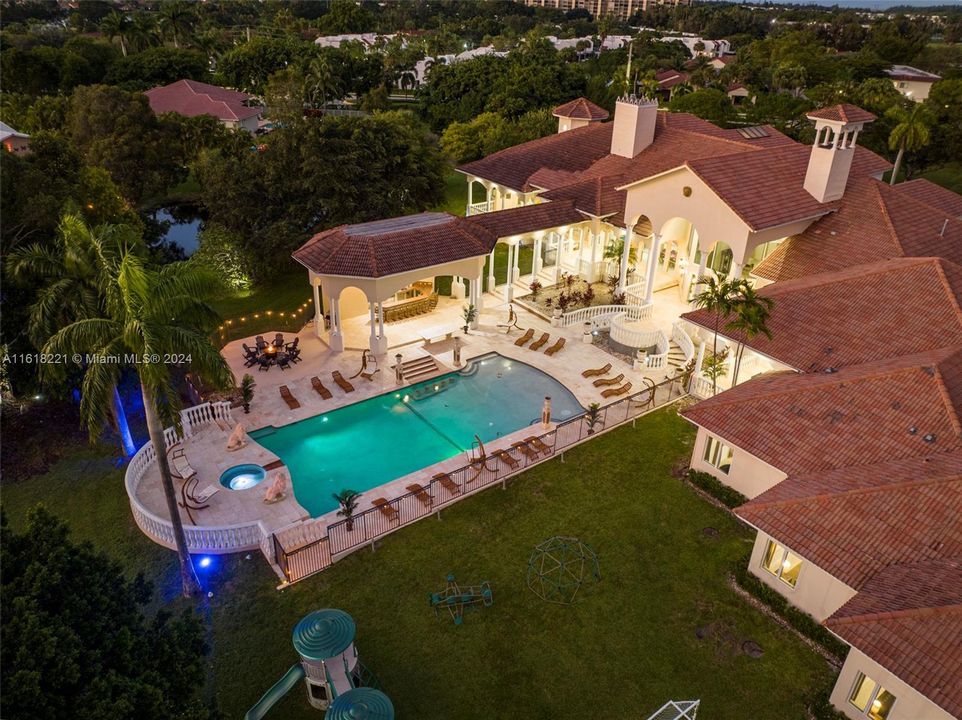 For Sale: $7,295,000 (10 beds, 9 baths, 14294 Square Feet)