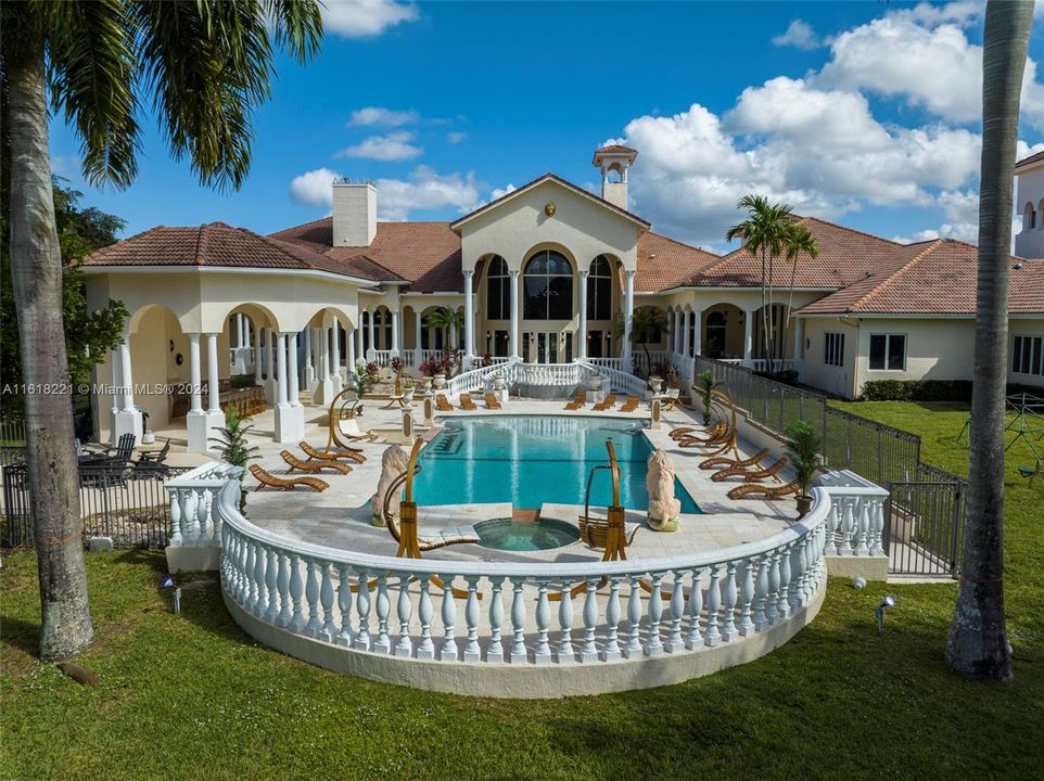 For Sale: $7,295,000 (10 beds, 9 baths, 14294 Square Feet)