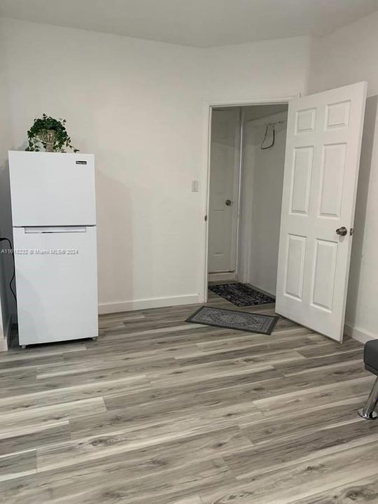 For Rent: $1,500 (1 beds, 1 baths, 2574 Square Feet)