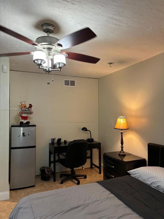 For Rent: $1,600 (1 beds, 1 baths, 2574 Square Feet)