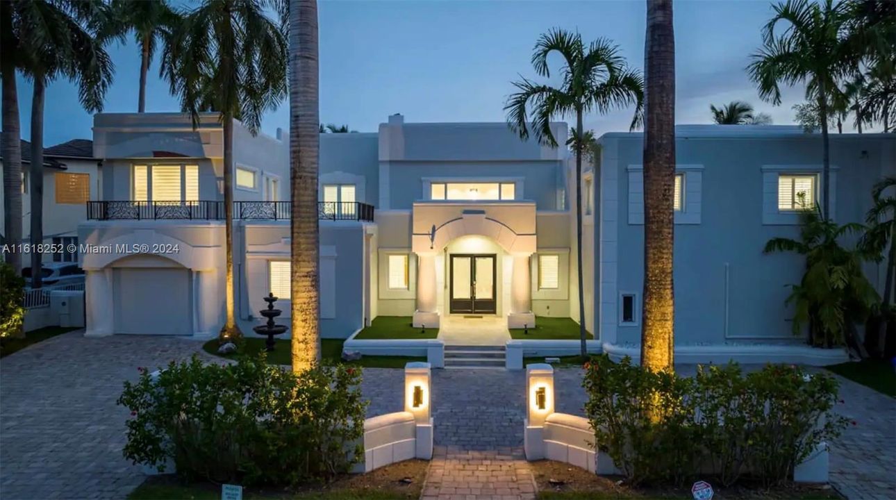 For Sale: $8,995,000 (8 beds, 6 baths, 6718 Square Feet)