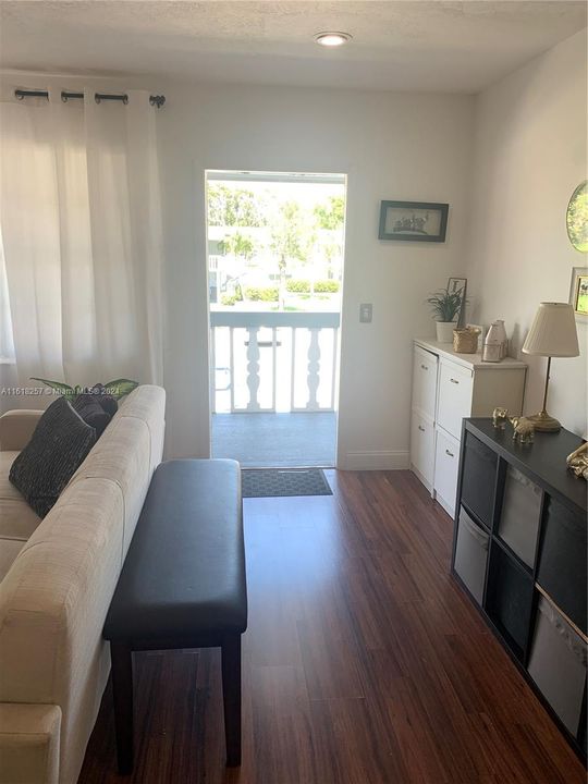 Active With Contract: $80,000 (1 beds, 1 baths, 700 Square Feet)