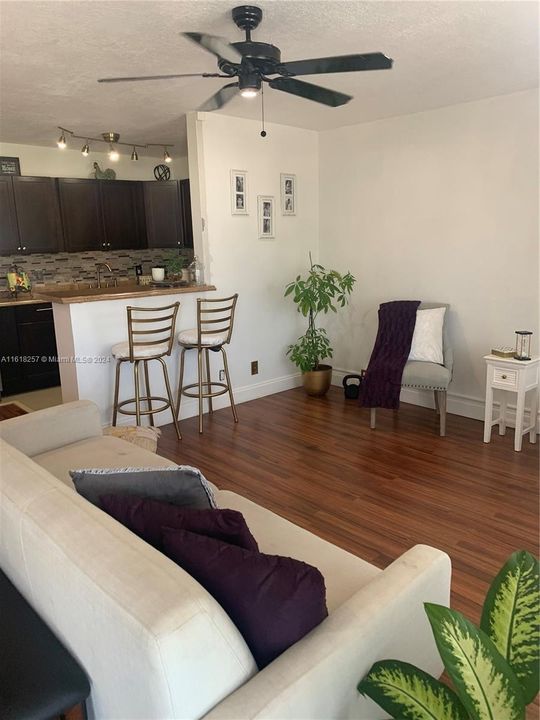 Active With Contract: $80,000 (1 beds, 1 baths, 700 Square Feet)