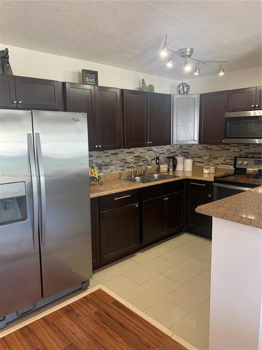 Active With Contract: $80,000 (1 beds, 1 baths, 700 Square Feet)