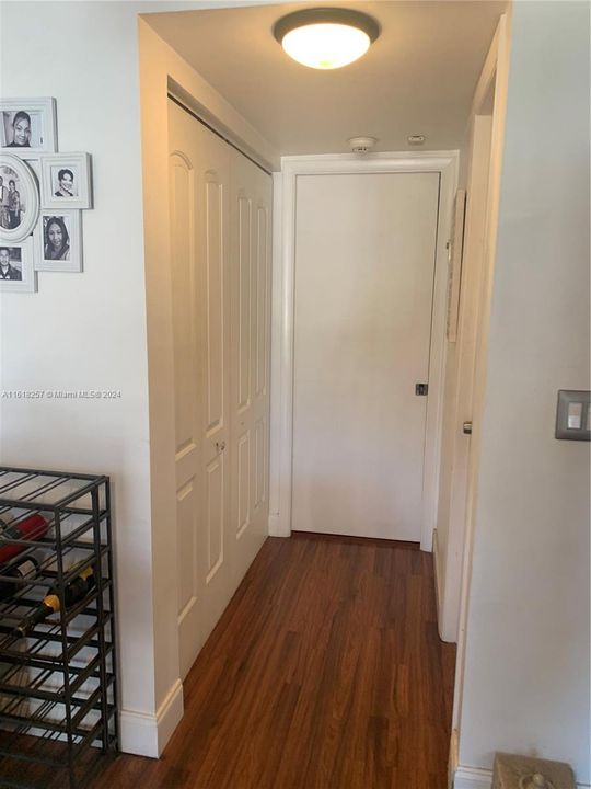 Active With Contract: $80,000 (1 beds, 1 baths, 700 Square Feet)