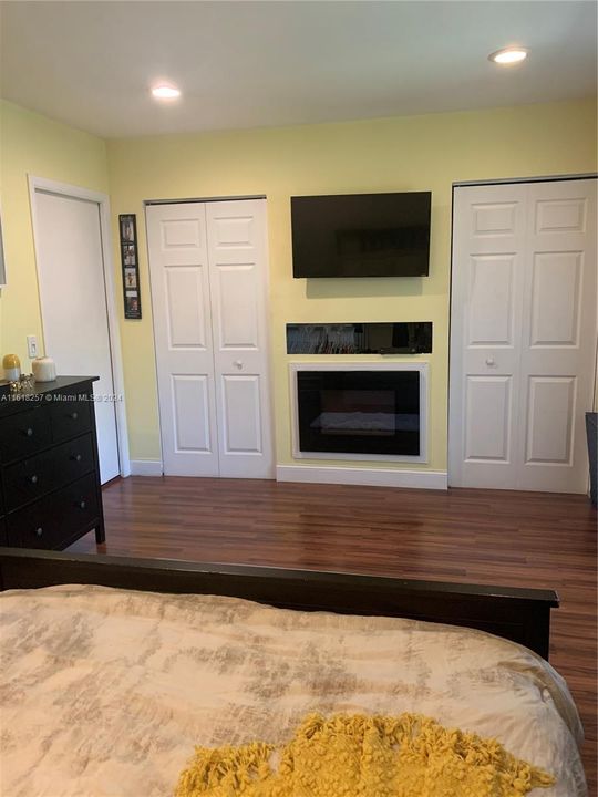 For Sale: $90,000 (1 beds, 1 baths, 700 Square Feet)