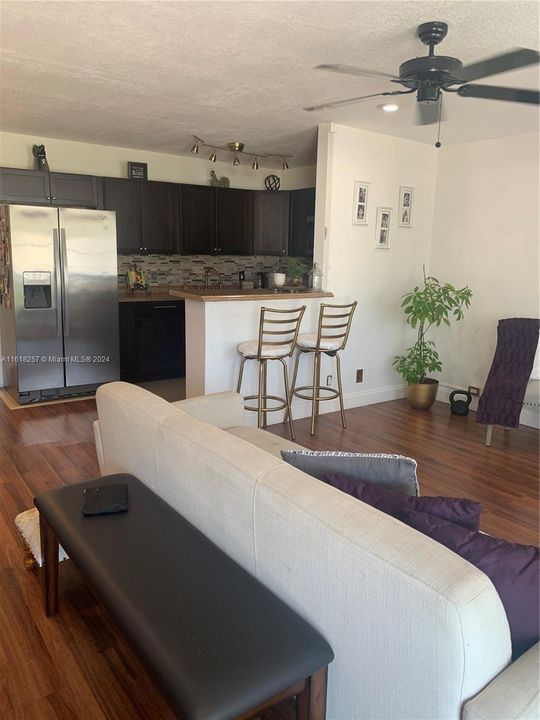 Active With Contract: $80,000 (1 beds, 1 baths, 700 Square Feet)