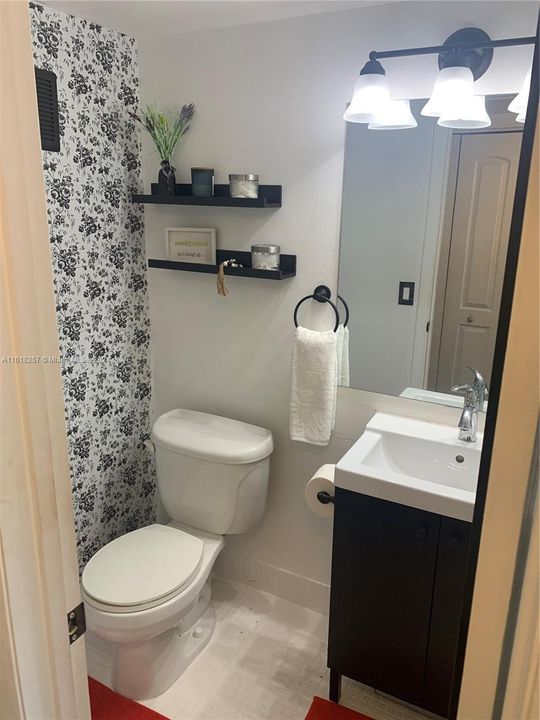 Active With Contract: $80,000 (1 beds, 1 baths, 700 Square Feet)