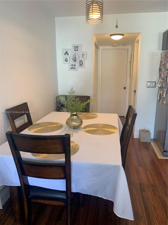 Active With Contract: $80,000 (1 beds, 1 baths, 700 Square Feet)