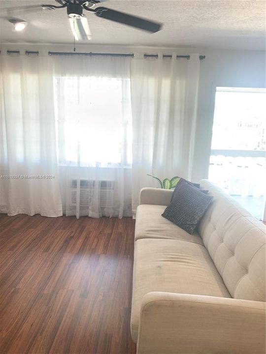 For Sale: $90,000 (1 beds, 1 baths, 700 Square Feet)