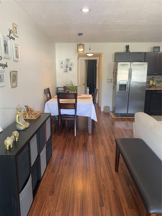 For Sale: $90,000 (1 beds, 1 baths, 700 Square Feet)