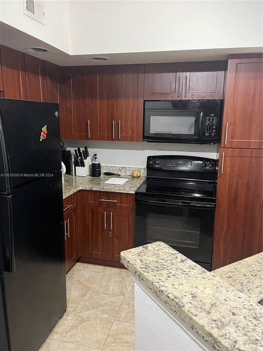 For Sale: $285,000 (2 beds, 1 baths, 965 Square Feet)