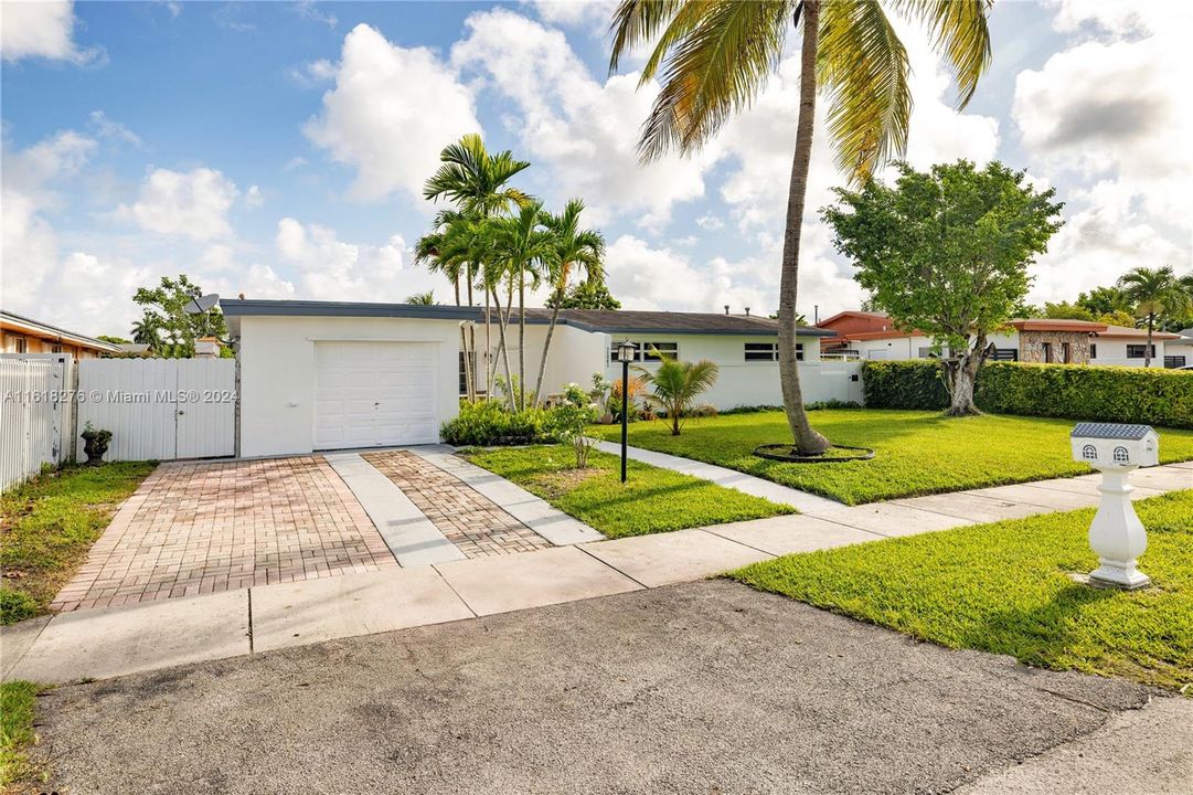 Recently Sold: $611,000 (4 beds, 3 baths, 1348 Square Feet)