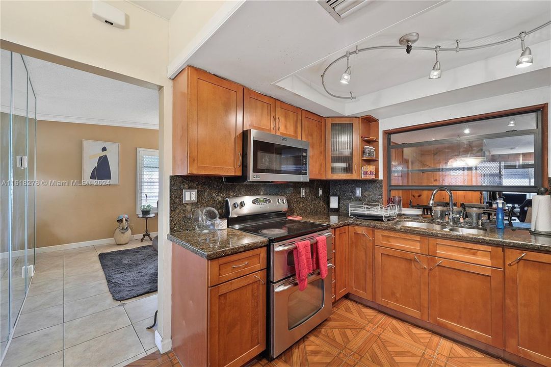 For Sale: $449,000 (2 beds, 2 baths, 1871 Square Feet)