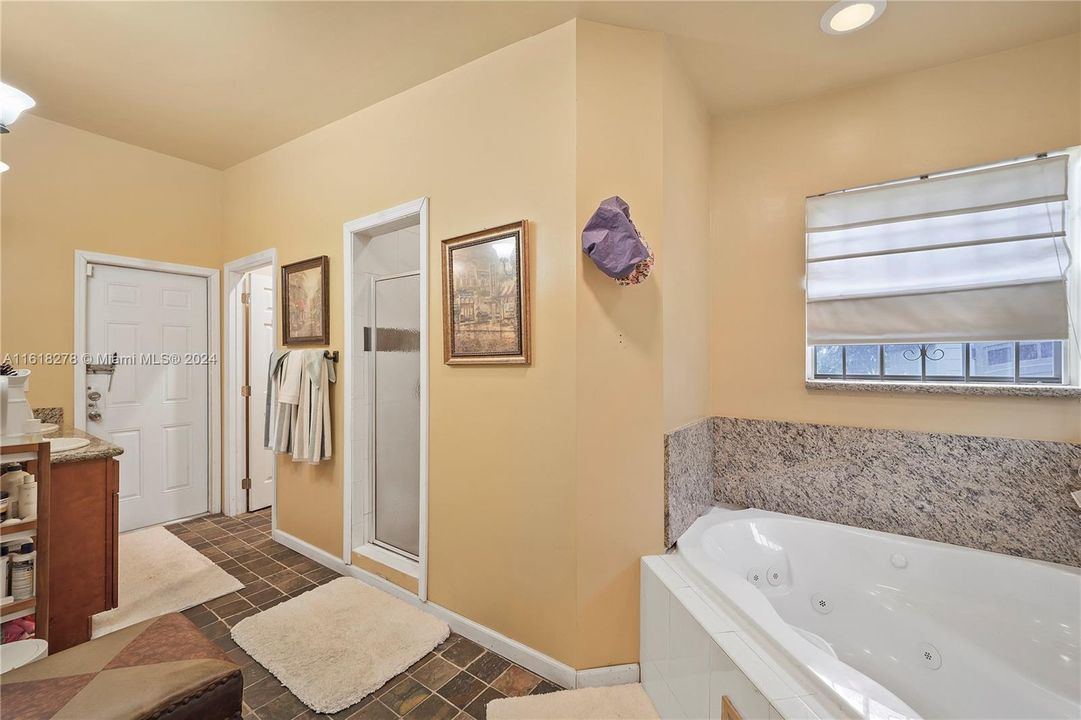 For Sale: $449,000 (2 beds, 2 baths, 1871 Square Feet)