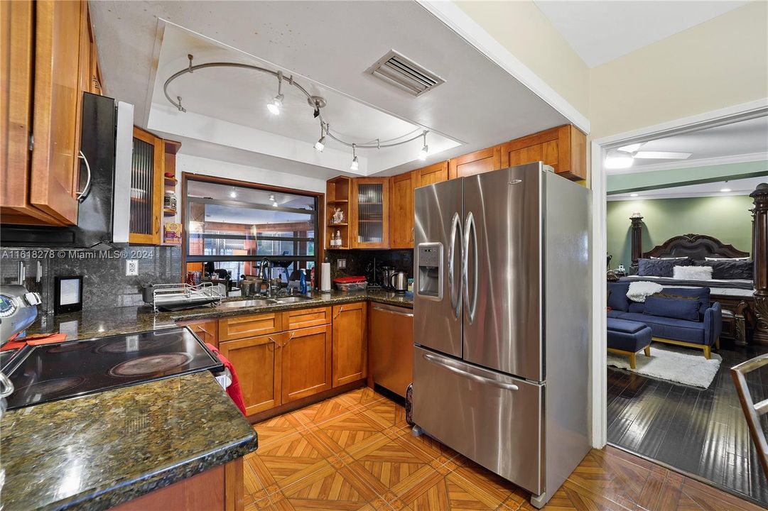 For Sale: $449,000 (2 beds, 2 baths, 1871 Square Feet)