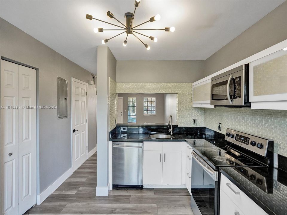 For Sale: $329,995 (2 beds, 2 baths, 1224 Square Feet)