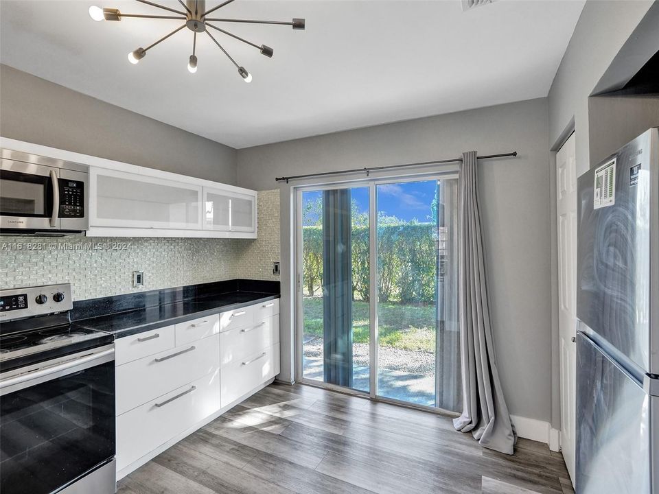 For Sale: $329,995 (2 beds, 2 baths, 1224 Square Feet)