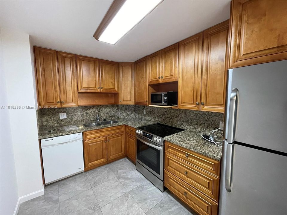 For Rent: $2,500 (2 beds, 2 baths, 1137 Square Feet)