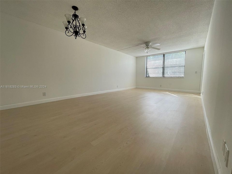 For Rent: $2,500 (2 beds, 2 baths, 1137 Square Feet)