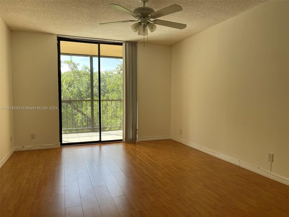 For Rent: $2,500 (2 beds, 2 baths, 1137 Square Feet)
