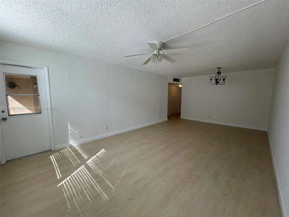 For Rent: $2,500 (2 beds, 2 baths, 1137 Square Feet)