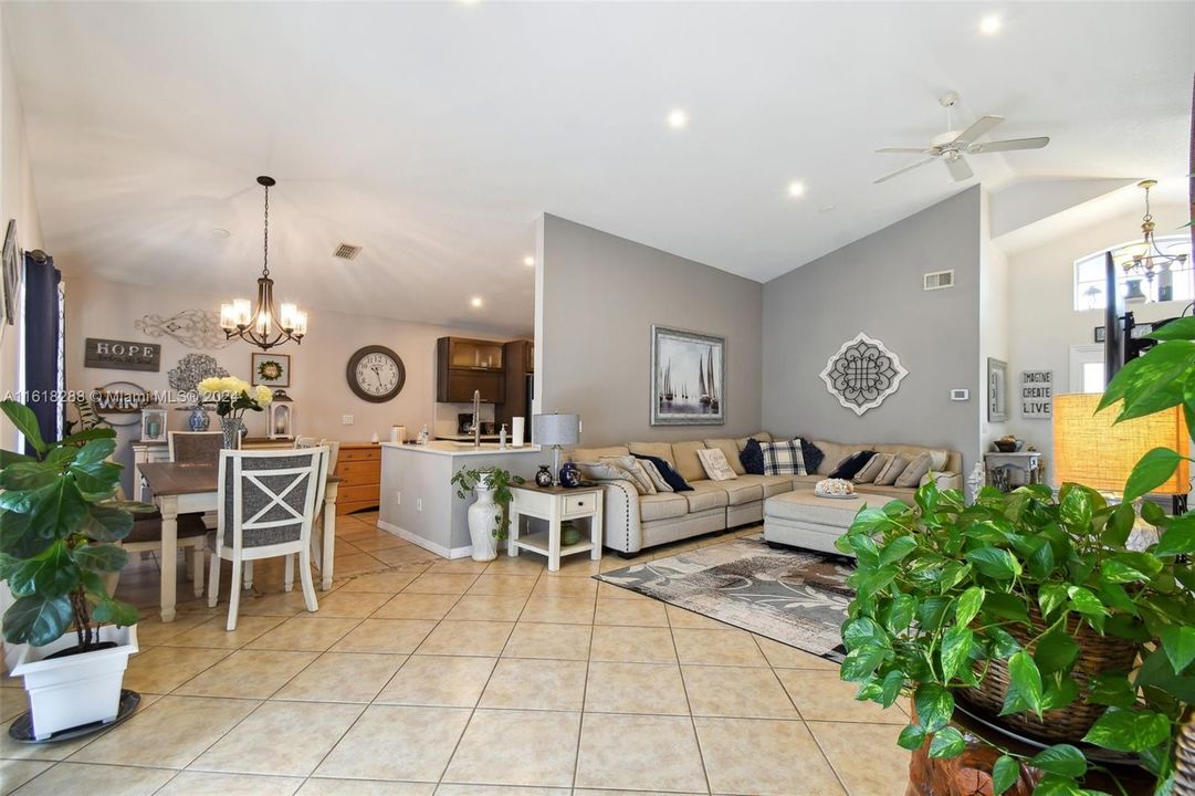 For Sale: $465,000 (3 beds, 2 baths, 1514 Square Feet)